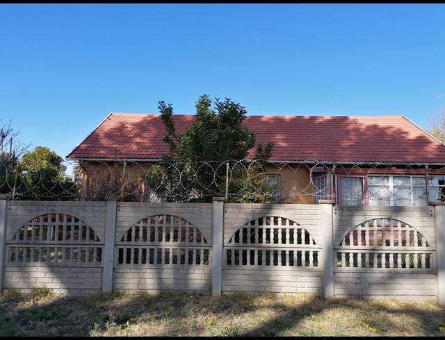 3 BEDROOM FREESTANDING FOR SALE IN STILFONTEIN EXT 3